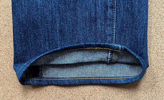 チェーンステッチで裾上げ