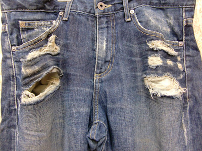 フロントポケット下をダメージ残しリペアでお直しした事例