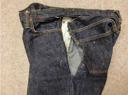 ウエスト詰めサイドを割った状態